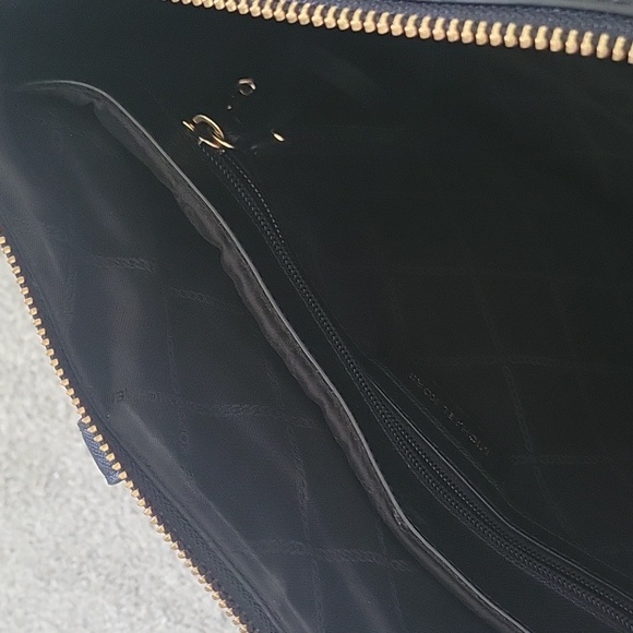 Michael Kors | KARLA Large Satchel - Picture 8 of 11